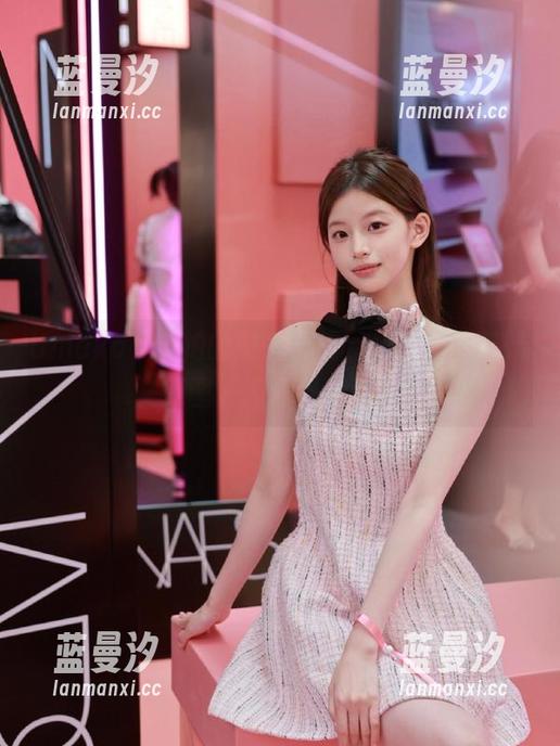 Umeko J自拍的魅力无限，探索她的精选原图资源合集！.txt